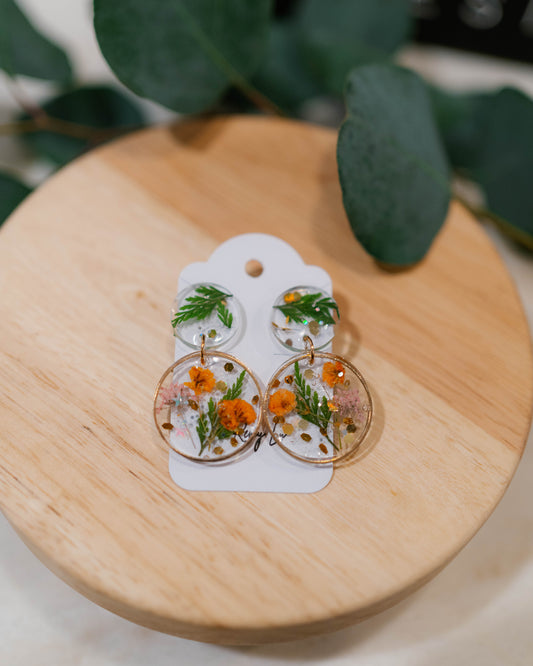 THE DOLLY | two resin rounds with wildflowers + metal embellishment